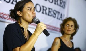 Beatriz Matos e Alessandra Sampaio em Atalaia do Norte, no Vale do Javari (AM). Foto: Marcelo Camargo/Agência Brasil