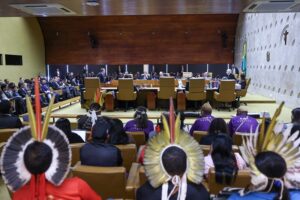 Indígenas acompanham mais uma etapa do julgamento do Marco Temporal no STF.